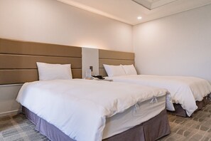 Habitació amb dos llits individuals Deluxe, vistes al mar, primera línia de platja | Escriptori, wifi gratuïta i roba de llit 