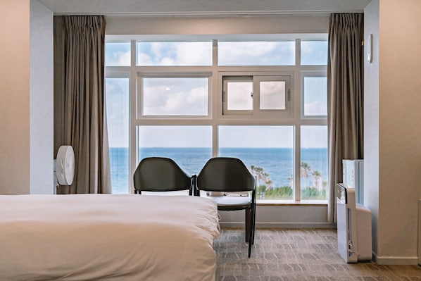 Deluxe Twin Room, Sea View, Beachfront | Free WiFi, bed sheets