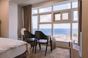 Deluxe Twin Room, Sea View, Beachfront | Desk, free WiFi, bed sheets