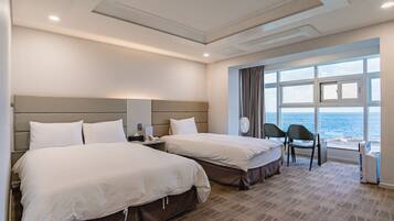 Escritorio, wifi gratis y ropa de cama