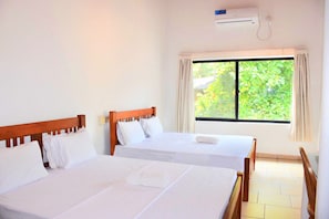 Bureau, chambres insonorisées, Wi-Fi gratuit, draps fournis