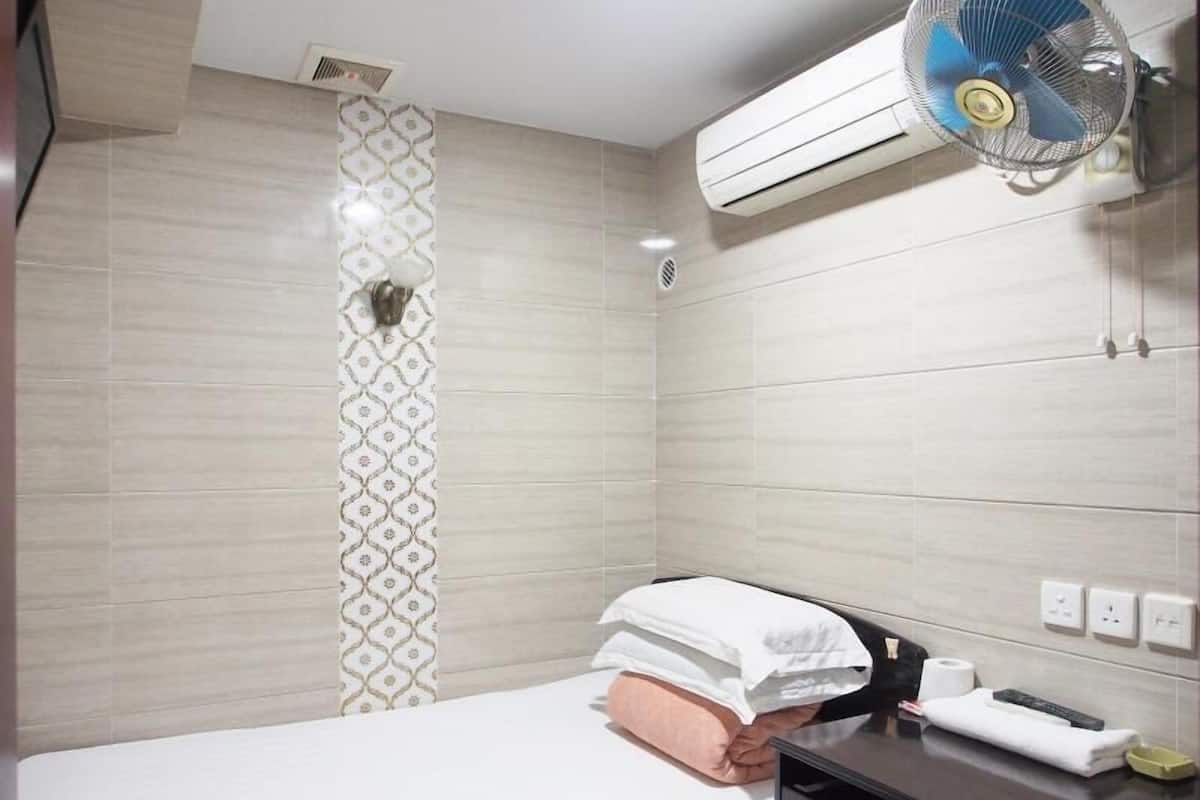 Basic Single Room, 1 Twin Bed, Non Smoking | 1 bedroom, minibar, in-room safe, desk