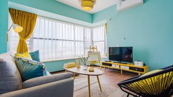 Comfort-Apartment, 3 Schlafzimmer | Wohnzimmer | Fernseher