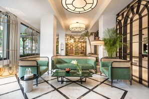 Lobby sitting area - Jinjiang Metropolo Shanghai Xintiandi Hotel (Shanghai)