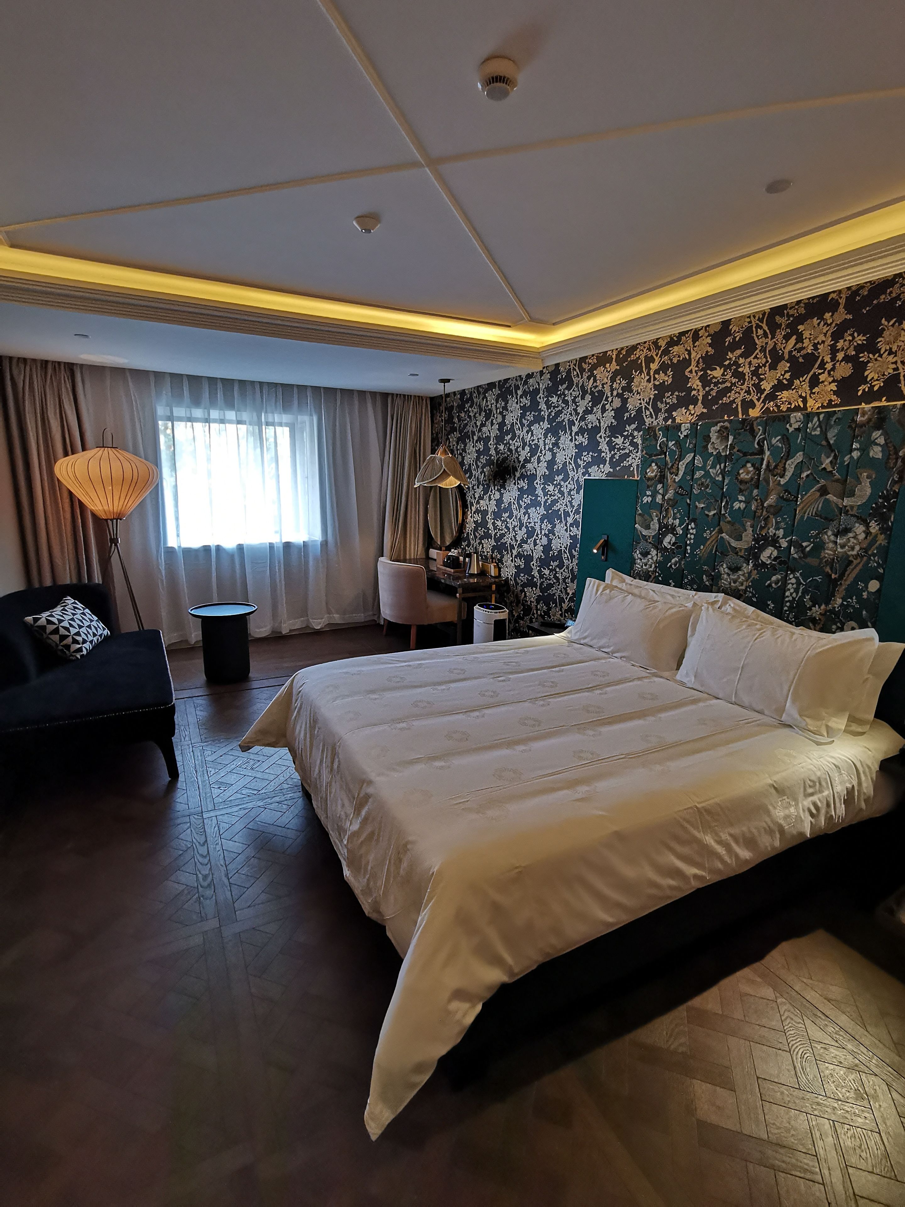 city view classic king room | in-room safe, blackout curtains, soundproofing, free wifi