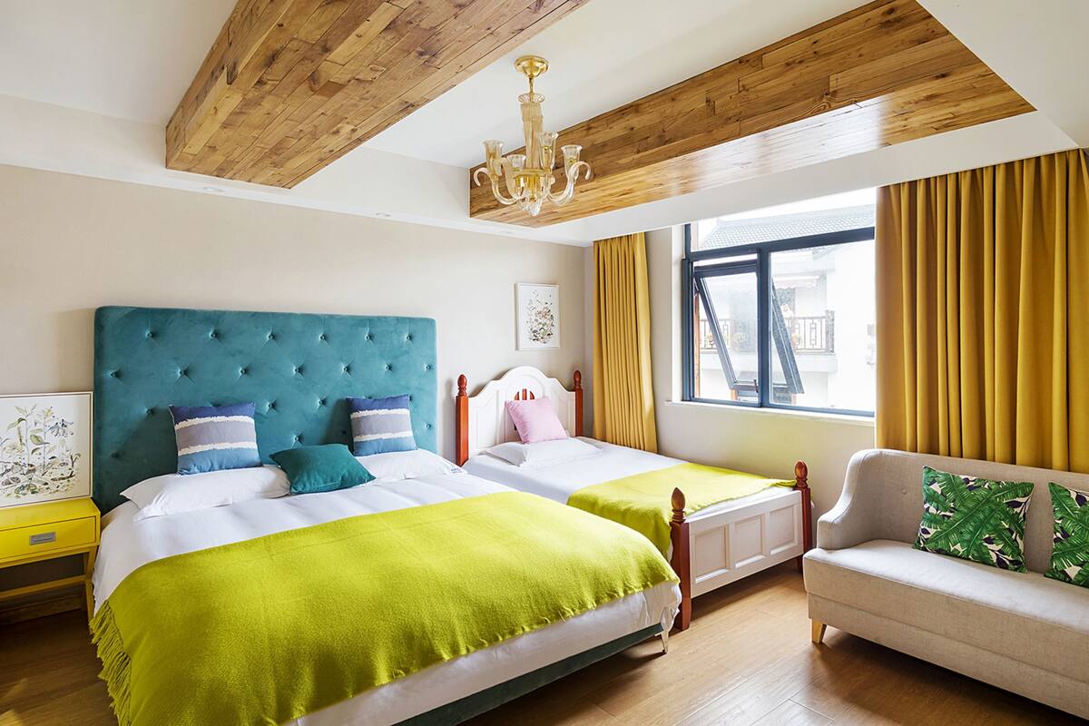 Habitación familiar | Cortinas blackout, wifi gratis y ropa de cama