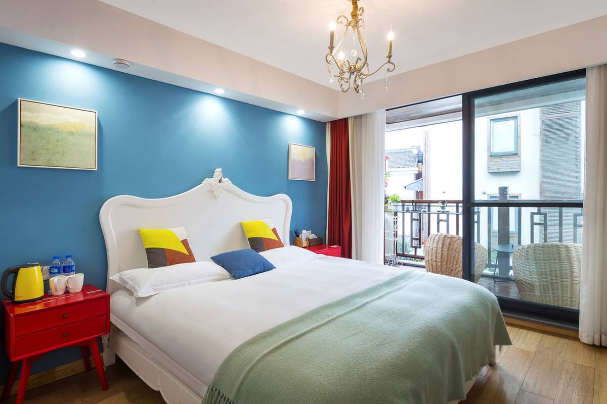 Habitación doble, balcón | Cortinas blackout, wifi gratis y ropa de cama
