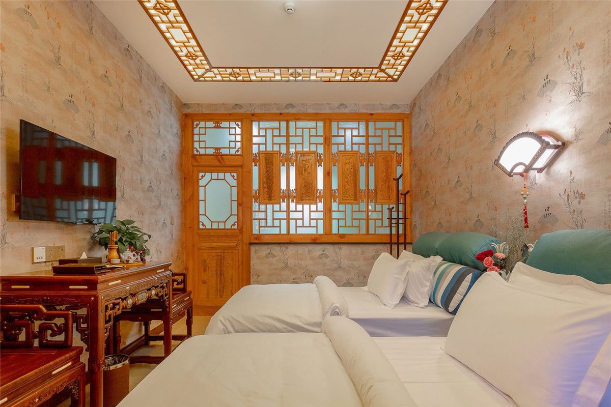 Twin Room (Extreme Sassy) | Free WiFi