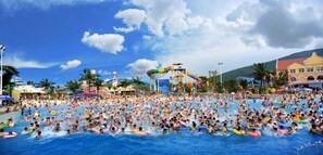A crowded water park with multiple water slides and a large pool filled with people. - Metropolo Jinjiang Hotels (Xuzhou Railway Station, Suning Plaza, Chudu) (Xuzhou)
