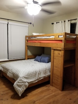 Cabane Familiale, non-fumeurs, vue colline | Décoration personnalisée, ameublement personnalisé