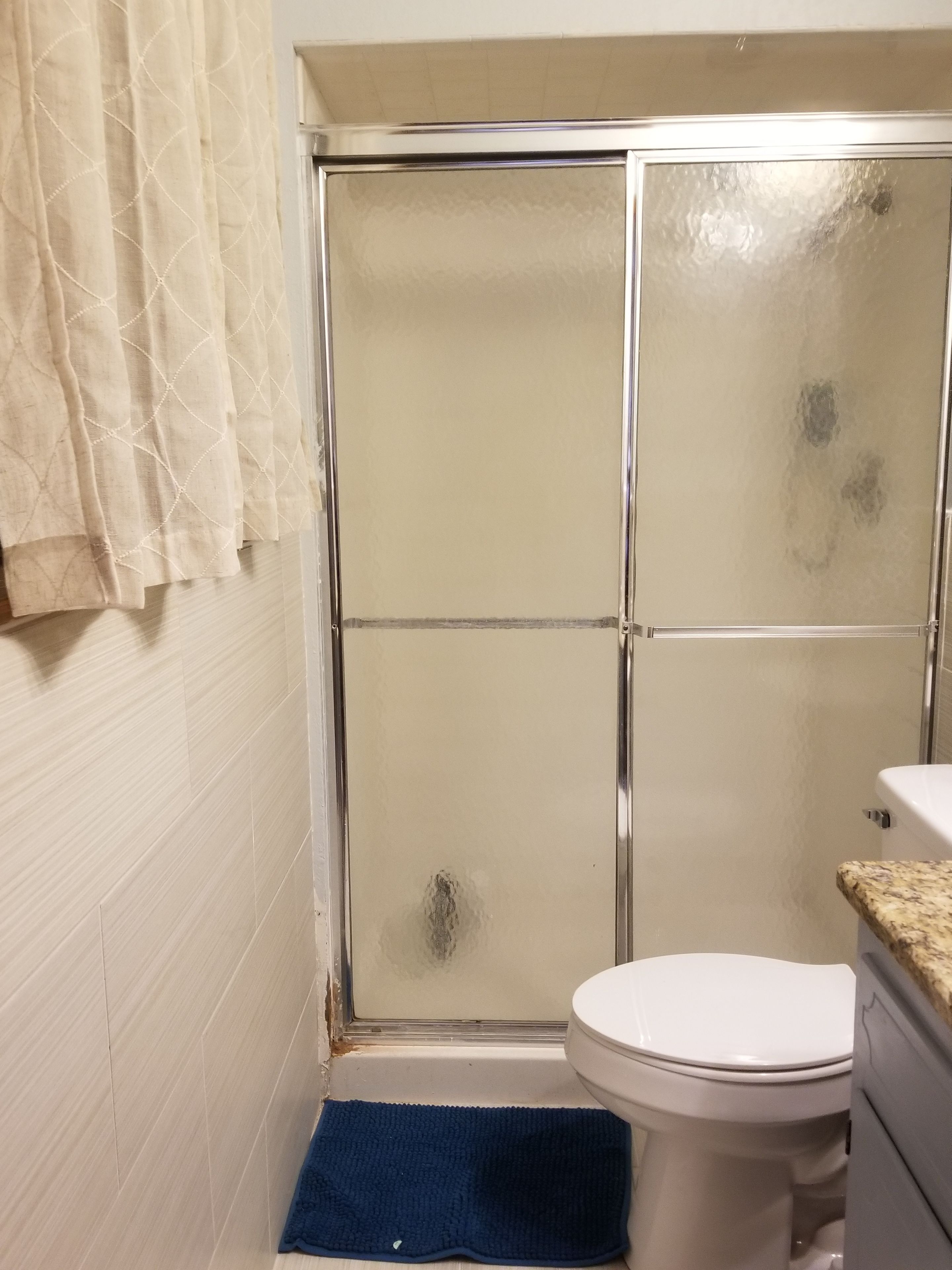 Toalettartikler (inkludert), hårføner, håndklær og såpe