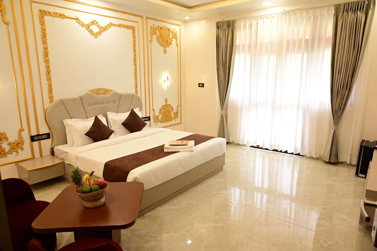 Egyptian cotton sheets, premium bedding, desk, laptop workspace
