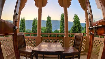 Camera Premium, 1 letto matrimoniale, balcone, vista montagna | Vista dalla camera