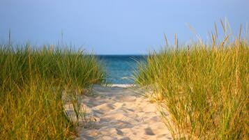 Beach nearby, sun-loungers, beach towels