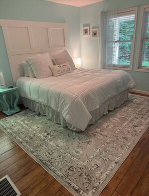 2 bedrooms, iron/ironing board, travel cot, WiFi