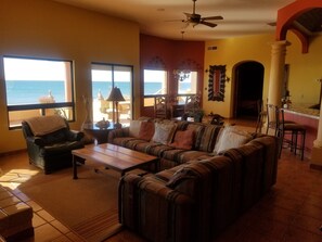 Smart TV, fireplace, DVD player