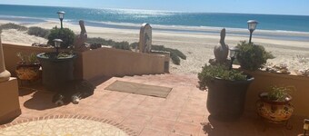  BEACH FRONT SLEEPS 12 in beds Dog Friendly