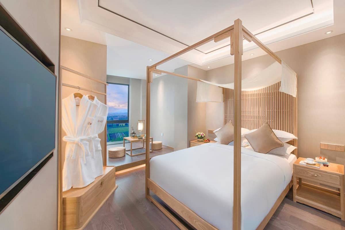 traditional double room | desk, blackout curtains, free wifi, bed sheets