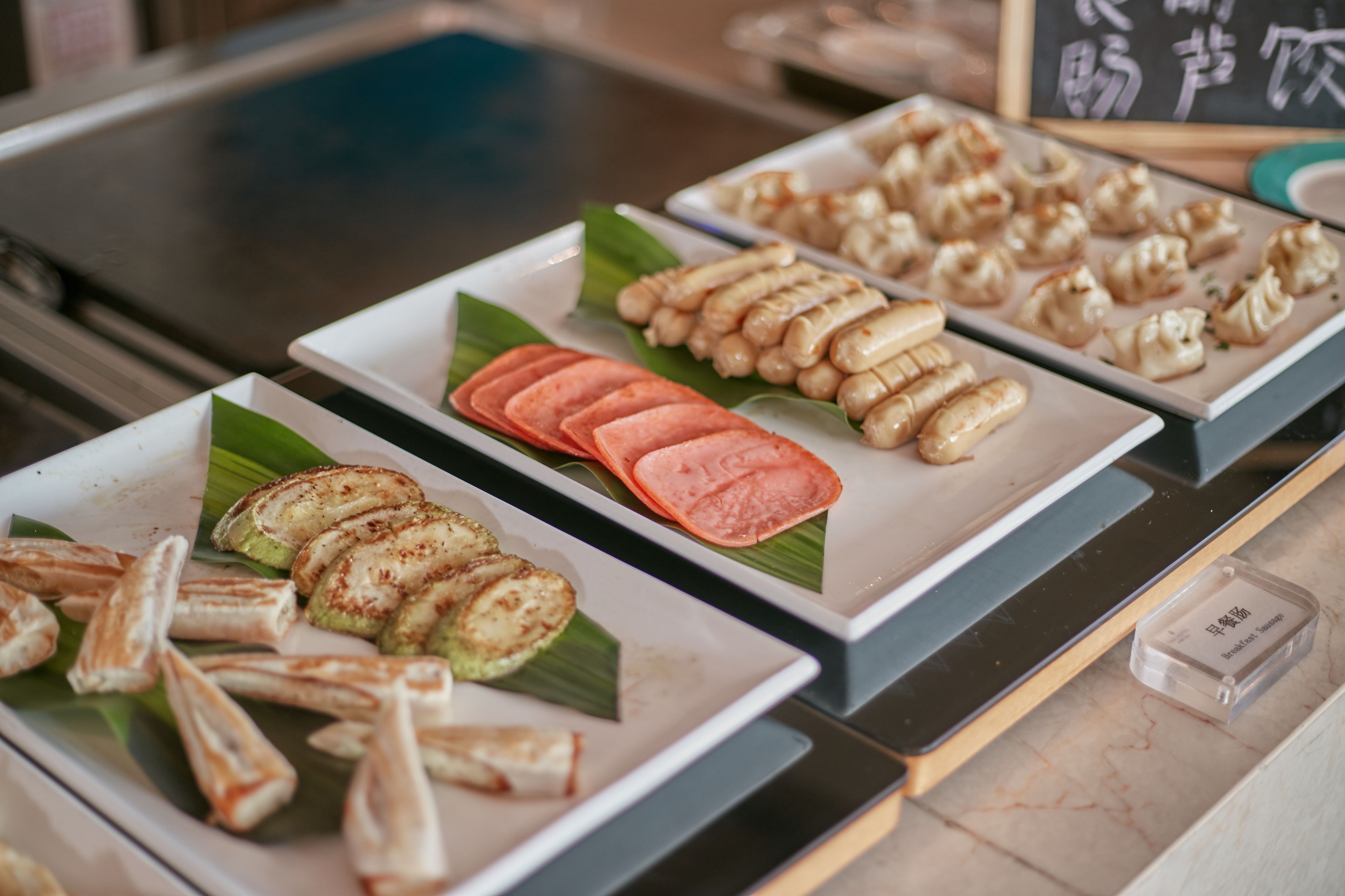 daily buffet breakfast (cny 48 per person)