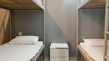 Bureau, rideaux occultants, Wi-Fi gratuit, draps fournis