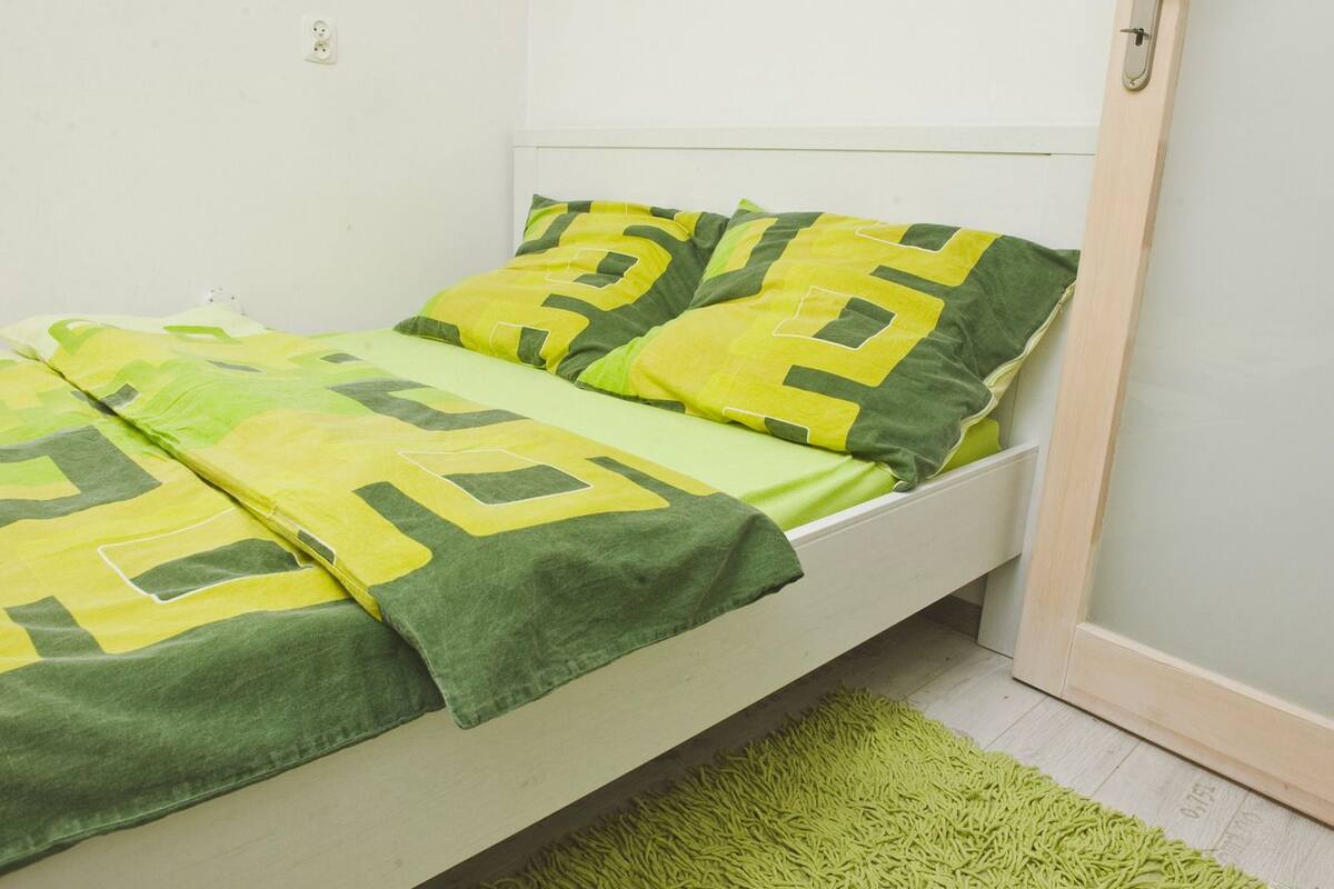 Appartement (2) | Een strijkplank/strijkijzer, babybedden (toeslag)