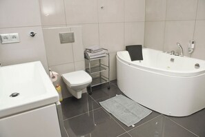 Apartment (4) | Bathroom | Hair dryer - Apartamenty Nad Jeziorkiem (Warsaw)