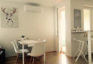 Apartment (6) | Balcony - Apartamenty Nad Jeziorkiem (Warsaw)