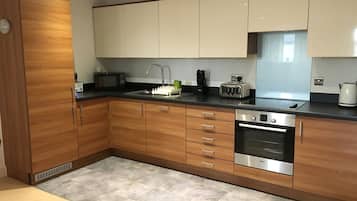 Apartment, 1 Double Bed, Non Smoking | Private kitchen | Fridge, microwave, stovetop, dishwasher