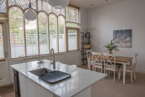 Appartement Ville, 2 chambres, 2 salles de bains | Salle à manger