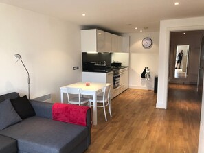 Premium Apartment, 1 Double Bed, Non Smoking | Living area | Flat-screen TV - Toothbrush Apartments - Ipswich Quayside (Ipswich)