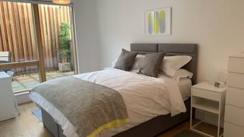 Luxury Apartment, 2 Double Beds, Non Smoking | 1 bedroom, individually decorated, individually furnished