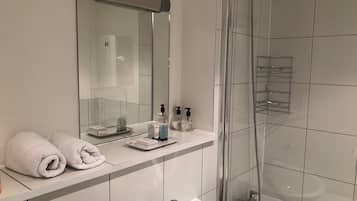 Premium Apartment, 1 Double Bed, Non Smoking | Bathroom | Free toiletries, hair dryer, towels, soap