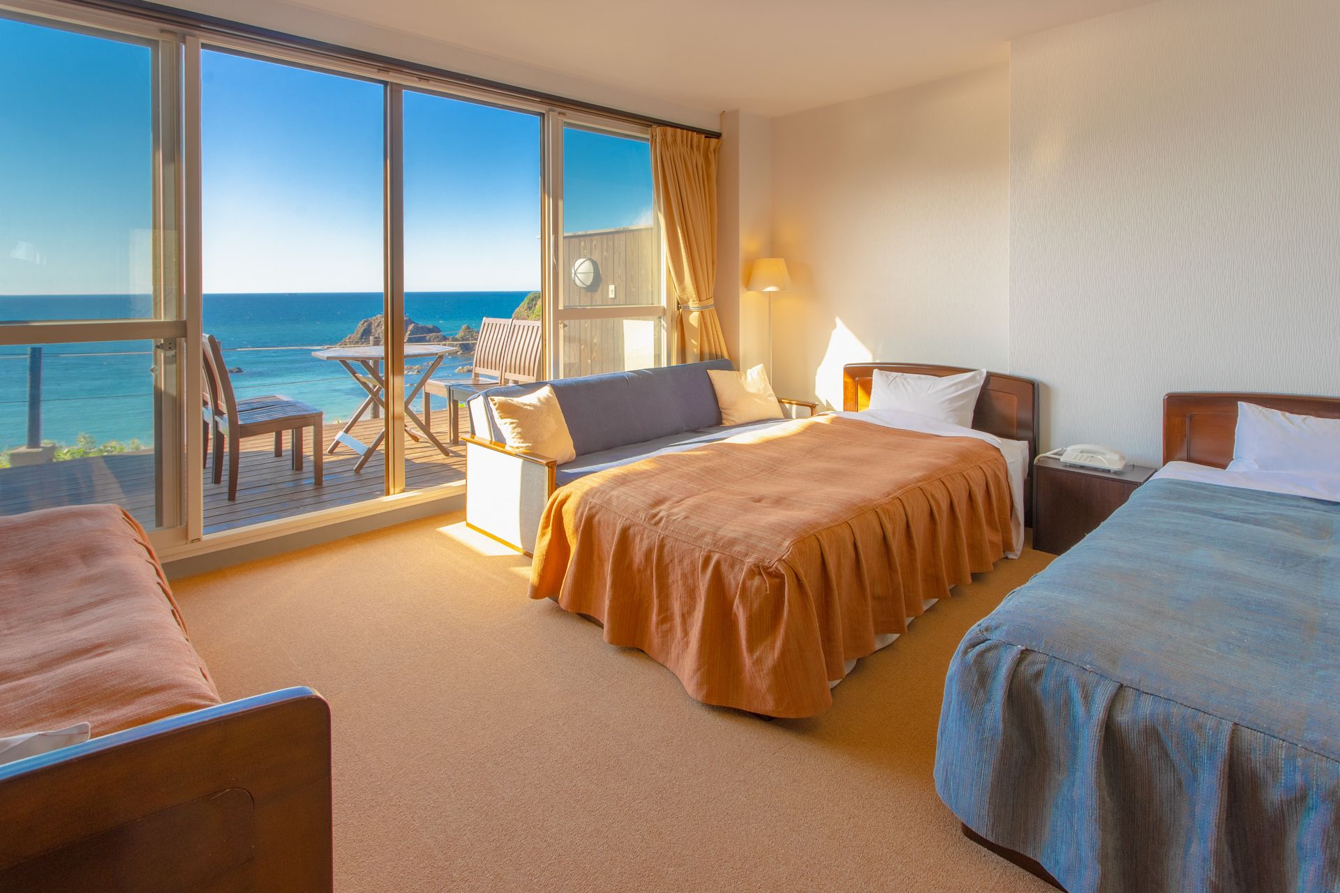 ห้องพักสำหรับสี่ท่าน | ตู้นิรภัยในห้องพัก, ห้องพักตกแต่งอย่างมีเอกลักษณ์, ตกแต่งพิเศษโดยเฉพาะ