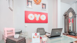 Reception - OYO 208 G House (Jakarta)