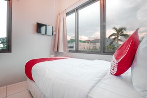Standard Single Room | Free WiFi, bed sheets - OYO 208 G House (Jakarta)