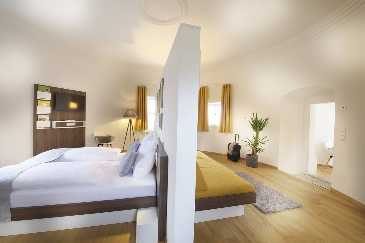 Superior Triple Room, Multiple Beds, Non Smoking | In-room safe, desk, laptop workspace, soundproofing