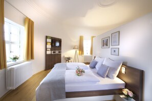 Superior-Dreibettzimmer, Mehrere Betten, Nichtraucher | Zimmersafe, Schreibtisch, laptopgeeigneter Arbeitsplatz
