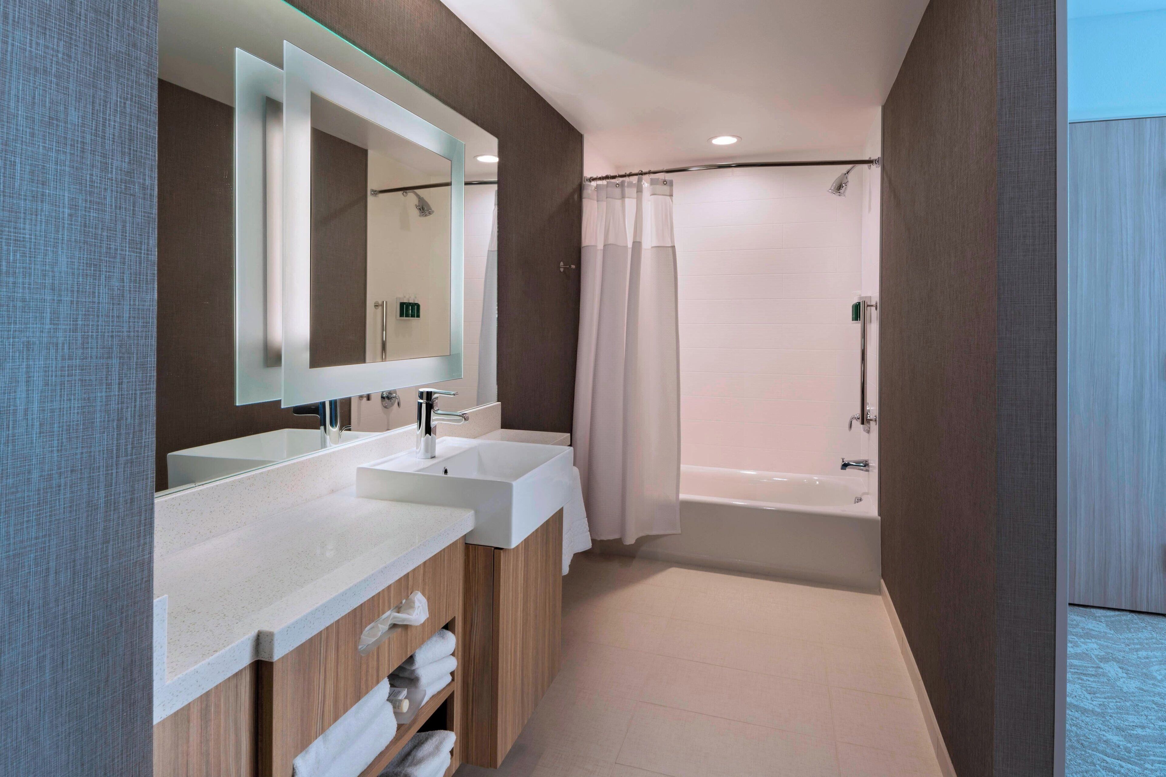 suite, 2 queen beds | bathroom | free toiletries, hair dryer, towels