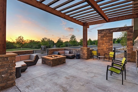 Terrace/patio. SpringHill Suites by Marriott Denver West/Golden