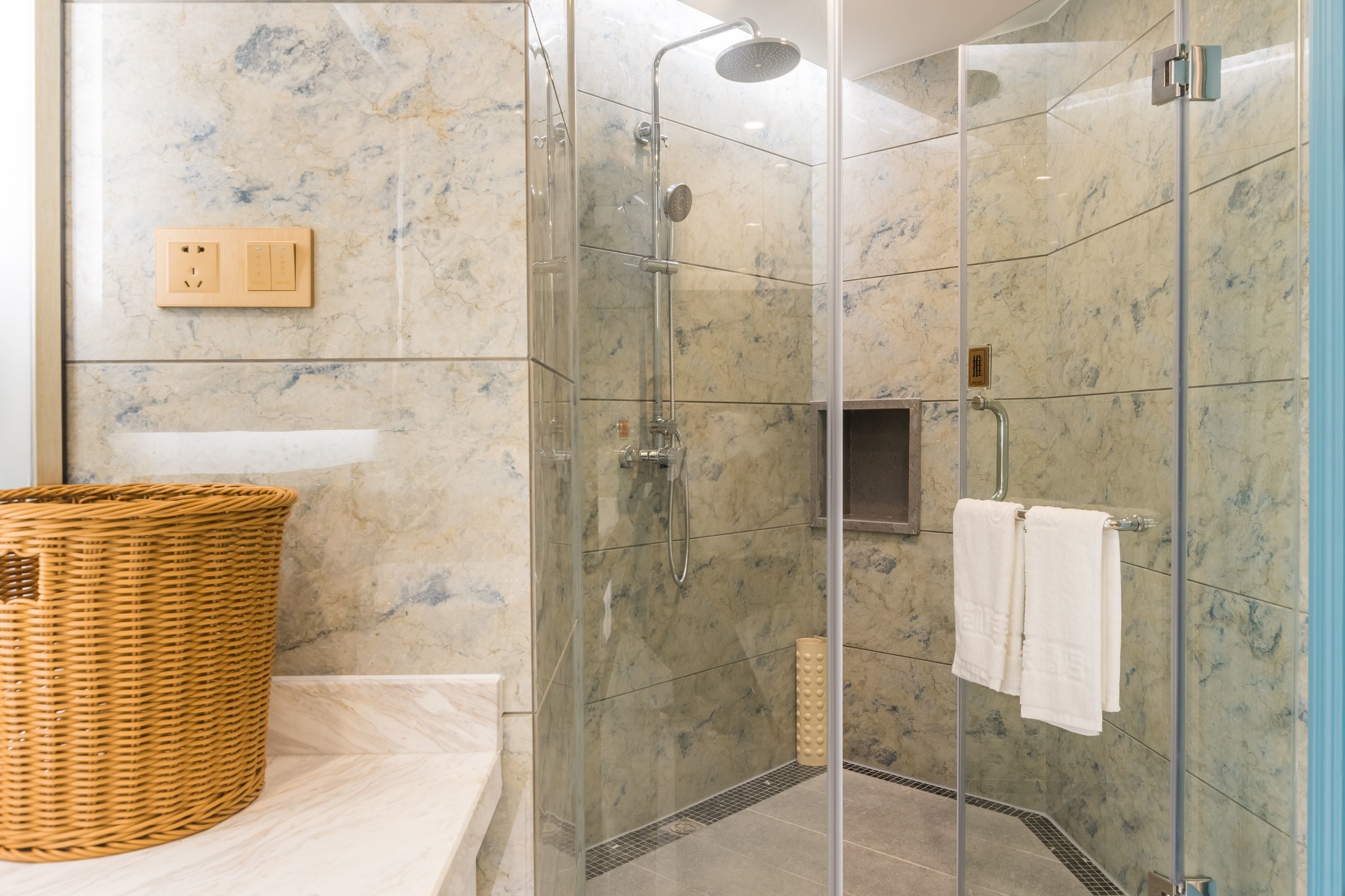 deluxe suite, garden view | bathroom | shower, free toiletries, hair dryer, slippers