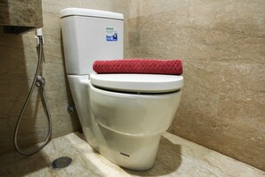 Habitación | Baño | Regadera y toallas 