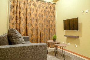 Desk, iron/ironing board, bed sheets - Big 2 BR (76 sqm) Apartment Grand Palace/Pallazo Kemayoran (Jakarta)
