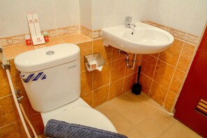 Zimmer | Badezimmer | Kostenlose Toilettenartikel, Handtücher