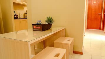 Room | In-room dining