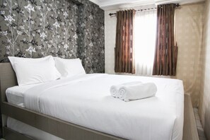 Room | Desk, free WiFi, bed sheets - Homey 1BR @ Mutiara Bekasi Apartment (Bekasi)