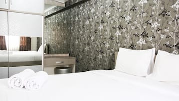 Room | Desk, free WiFi, bed sheets