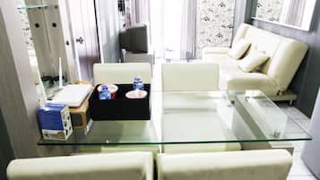 Room | In-room dining