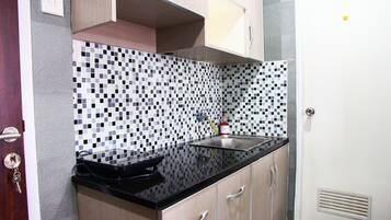 Room | Private kitchenette | Fridge, stovetop, electric kettle, rice cooker
