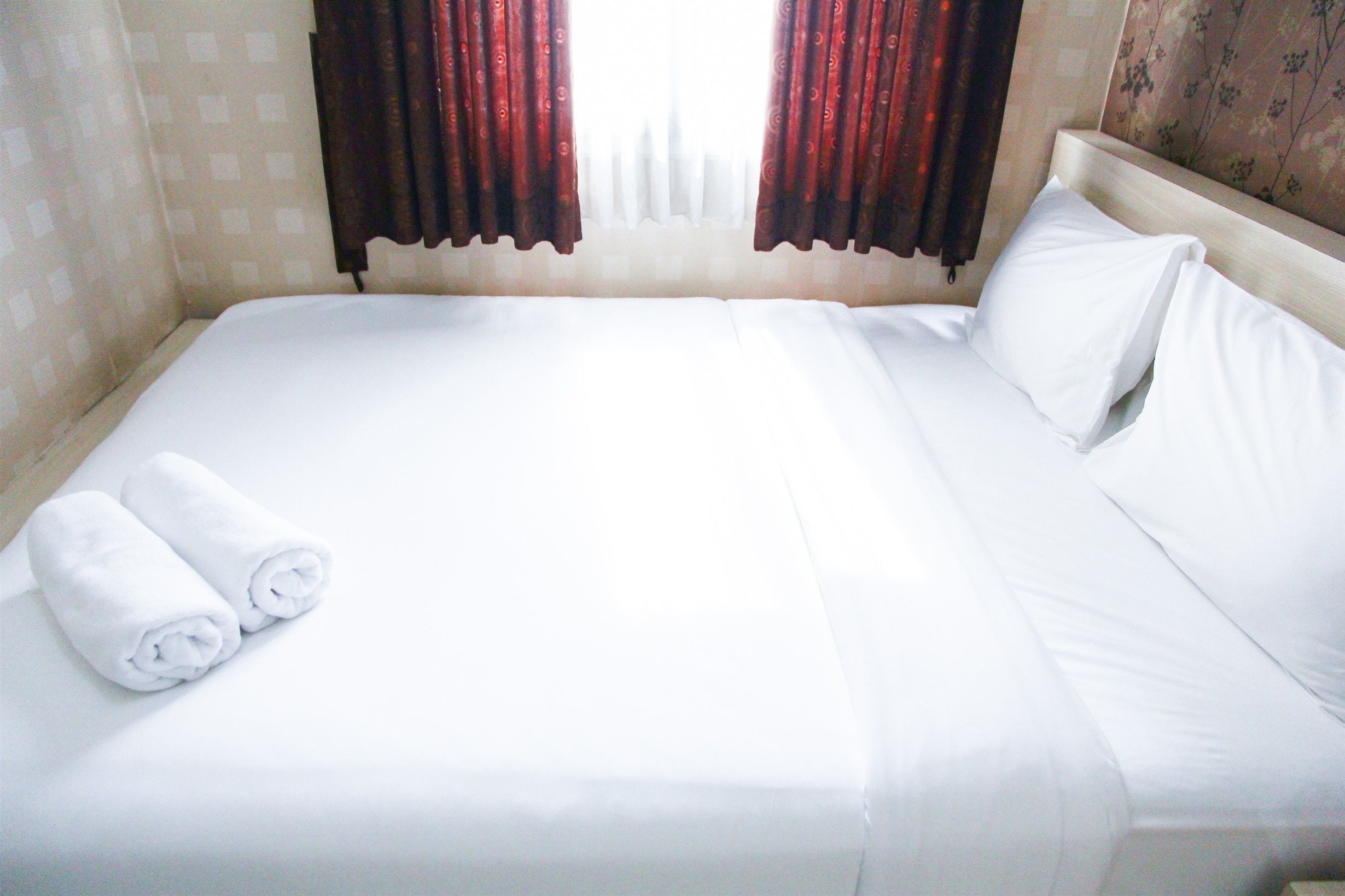 客房 | 办公桌、免费 WiFi、床单