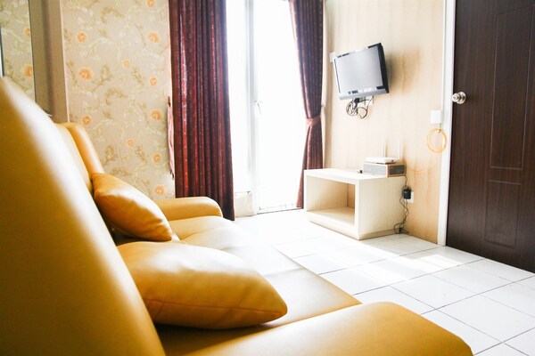 Pool View 2br Mutiara Bekasi Apartment - Bekasi